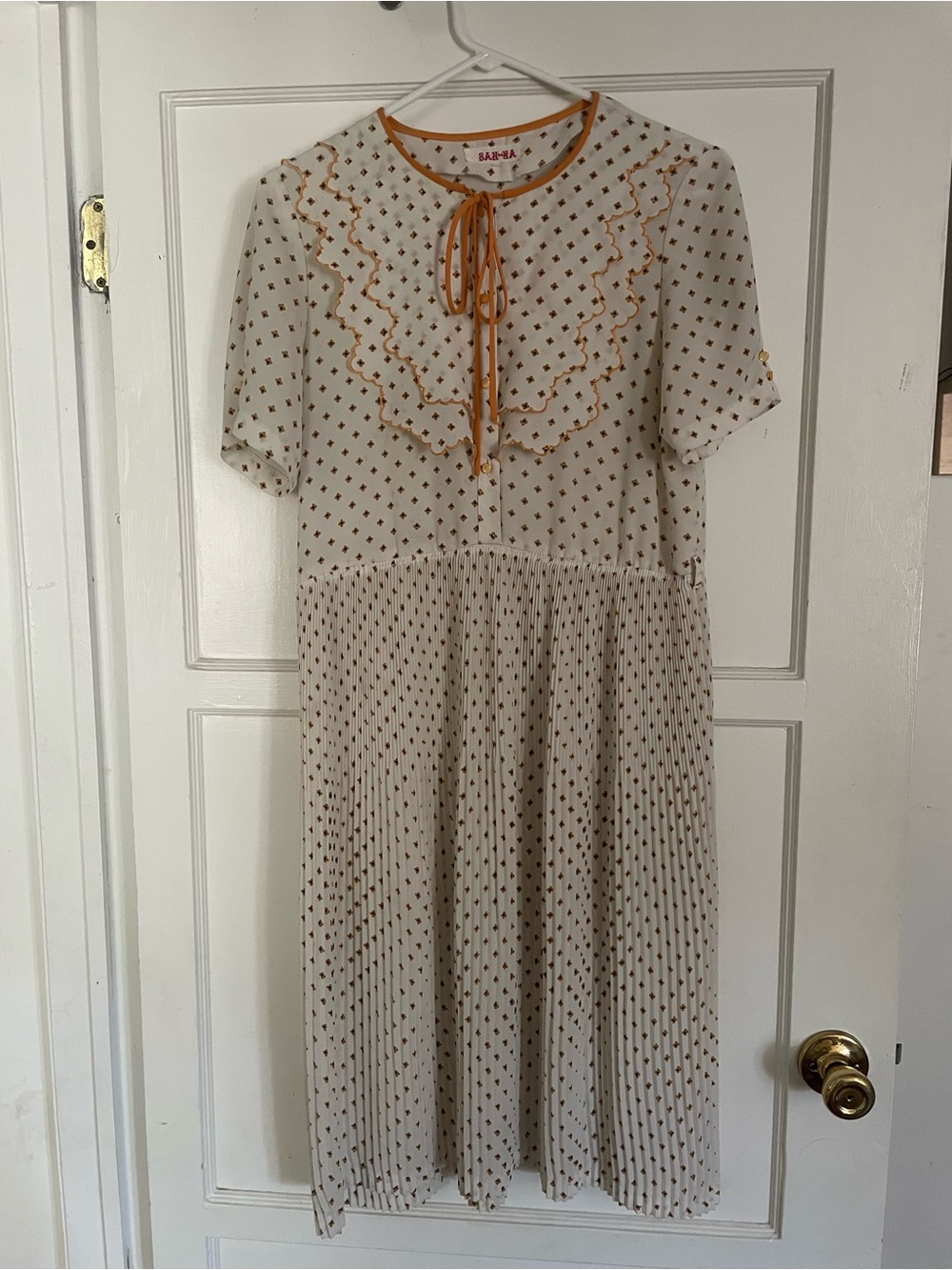 Sweet Vintage Daisy Tie-Neck Midi Dress with Mustard Trim and Scalloped Bib